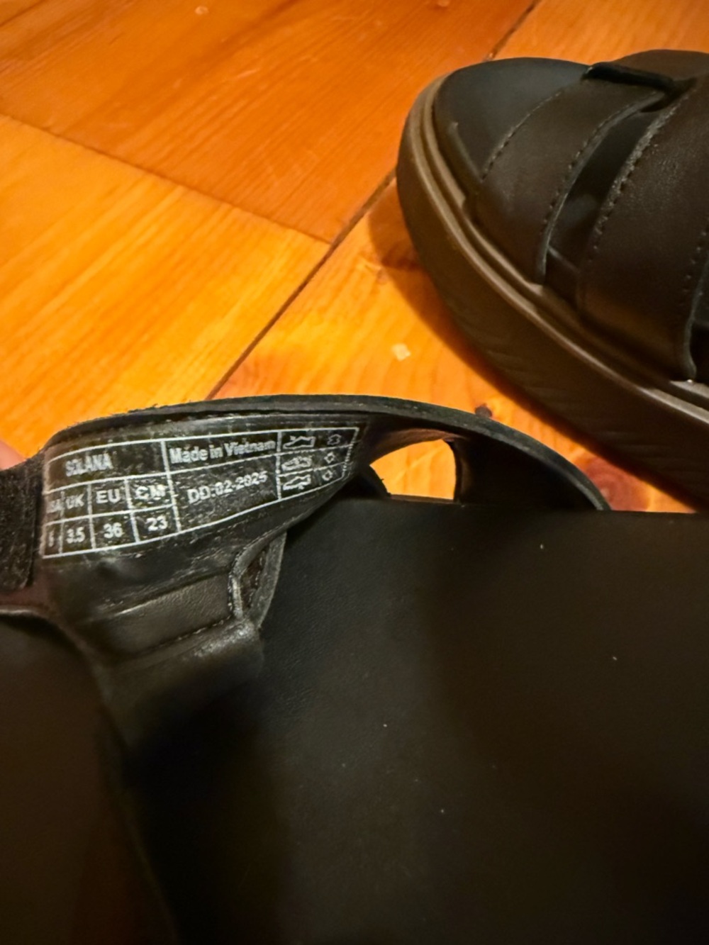 Vionic Black Leather Solana Sandals - Picture 5 of 6